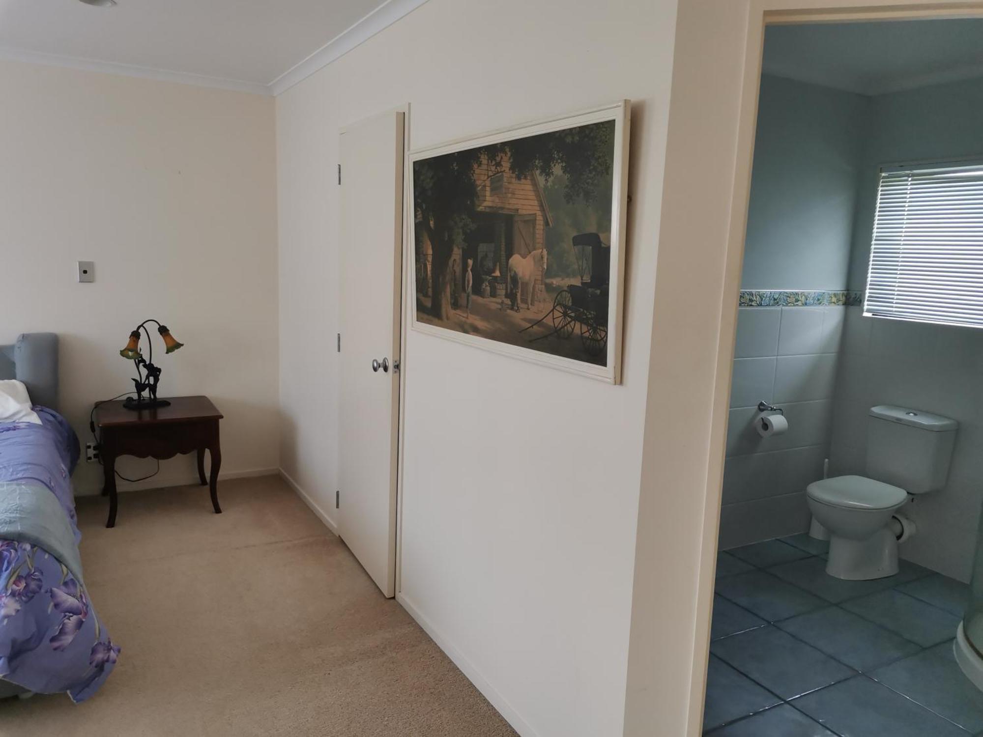 Ensuite Room1 Near Half Moon Bay *
